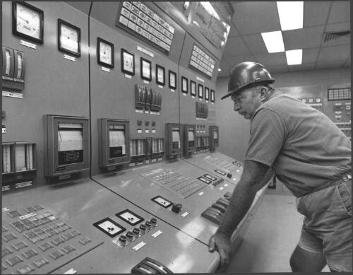 Queensland Nickel, central control room, Yabulu Plant near Townsville, Queensland, 1 [picture] / Wolfgang Sievers