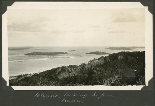 Islands looking south from Badu Island, Queensland, ca. 1928 [picture] / Charles Maurice Yonge
