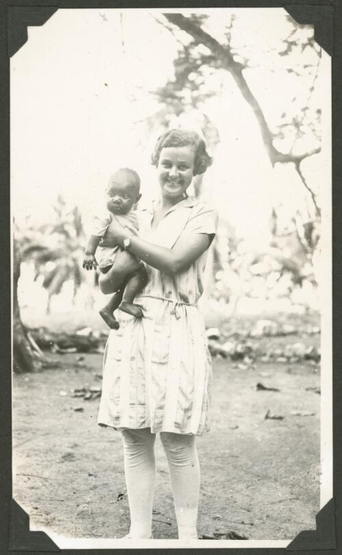 Portrait of Mattie Yonge holding an islander baby, Meer Island, Queensland, ca. 1928 [picture] / Charles Maurice Yonge