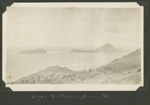 Waier and Dauar Island seen from Meer Island, Queensland, ca. 1928 [picture] / Charles Maurice Yonge