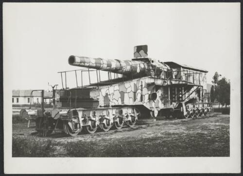 German Krupp SK L/40 28 cm railway gun known as the Amiens Gun on a railway siding, Canberra, ca. 1930 [picture]