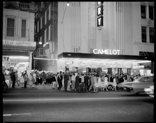 Crowd outside the Hoyts Century Theatre at the preview of Camelot, Sydney, 20 December, 1967 [1] [picture] / John Mulligan