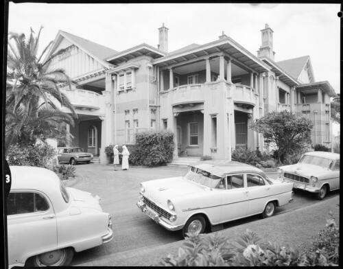 Exterior of St. Vincent's General Hospital, Sydney, 4 September, 1963 [picture] / John Mulligan
