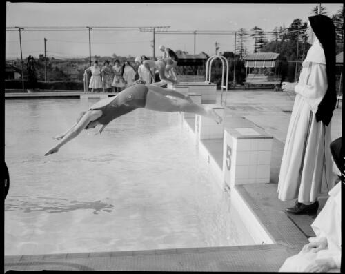 Nuns of the order of Sisters of the Good Shepherd watching girls dive into the pool, 25 October, 1963 [picture]/ John Mulligan