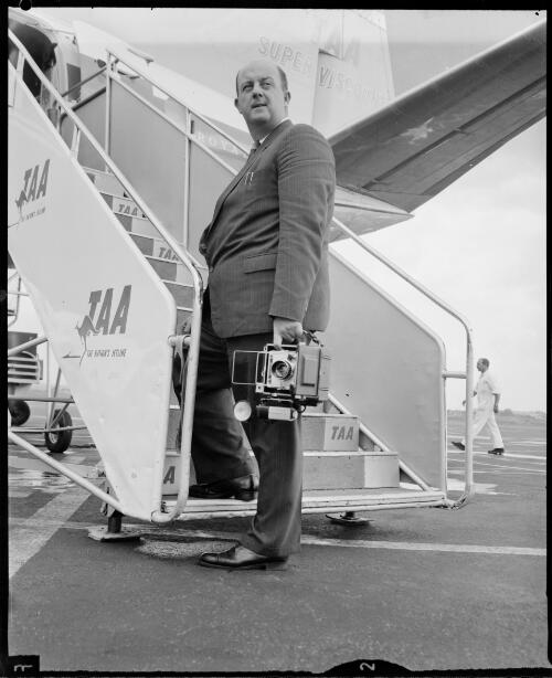 Jack Mulligan stepping onto some TAA mobile stairs, 4 July, 1962 [picture] / John Mulligan [?]