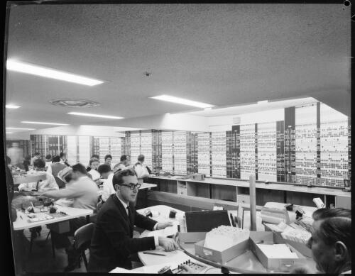 New TAA control room, Mascot Airport, Sydney, 1 August, 1962 [2] [picture] / John Mulligan