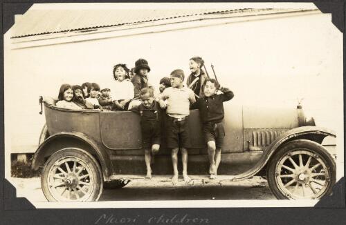 Maori children in a car, Rotorua, New Zealand, 1929 [picture] / C.M. Yonge