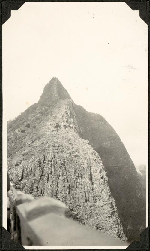 View from Pali lookout, Oahu, 1929 [picture] / C.M. Yonge