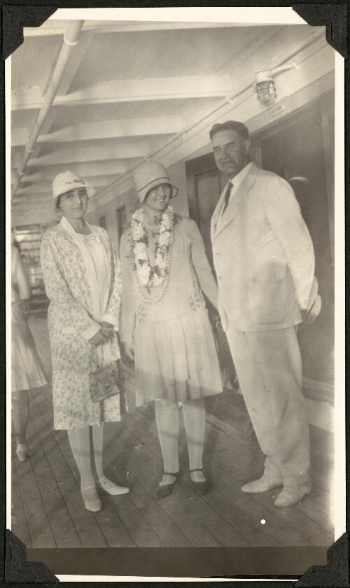 Portrait of Mattie Yonge with another couple, Hawaii, 1929 [picture] / C.M. Yonge