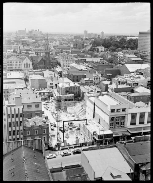 Erection of the Hoyts Cinema Centre, Melbourne 13 October 1967 [picture] / John Mulligan