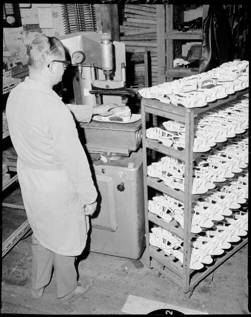 Factory employee working on sandals at Dunlop Footwear plant, Kingsgrove or Mortdale 17 July 1968 [picture] / John Mulligan