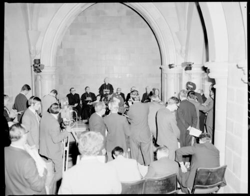 Press conference on birth control, St. Mary's Cathedral, Sydney, 29 July 1968 [6] [picture] / John Mulligan