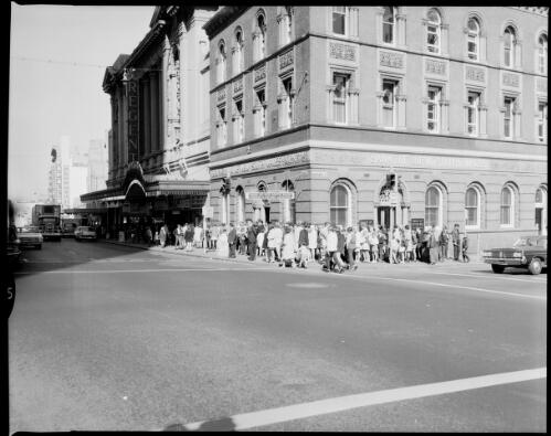 Planet of the Apes film queue, Regent Theatre, George Street, Sydney 27 August 1968, [1] [picture] / John Mulligan