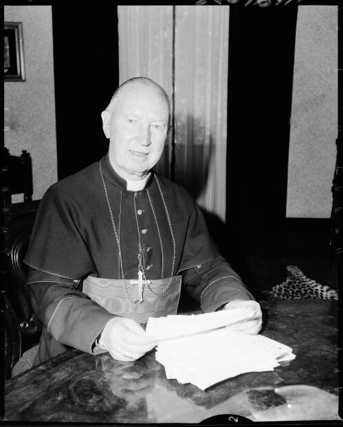 [Portrait of Cardinal Gilroy as he receives knighthood at St. Mary's Cathedral Presbytery, 4 January 1969] [picture] / John Mulligan
