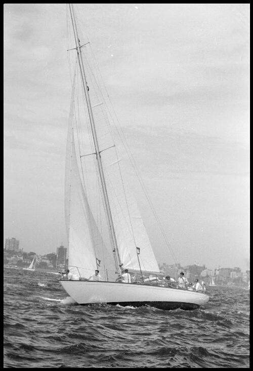Sydney-Hobart Yacht Race, Sydney Harbour, 1 January 1967 [27] [picture] / John Mulligan