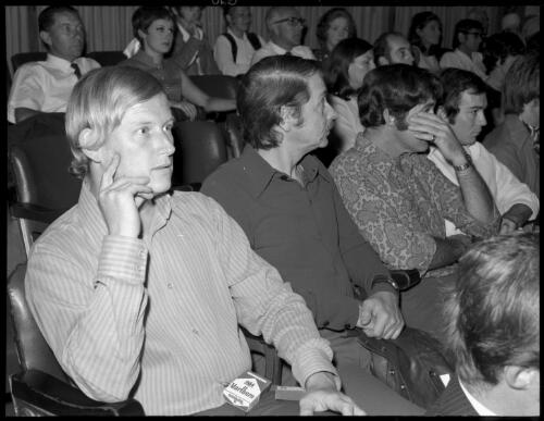 Unidentified man in audience at Radio 2UW preview, Embassy Theatre, Castlereagh Street, Sydney, 24 February 1970 [picture] / John Mulligan