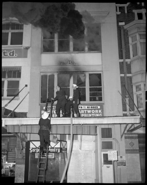 New South Wales Fire Brigades fighting fire at Art Posters, Wentworth Avenue, Sydney, 24 November 1964 [3] [picture] / John Mulligan