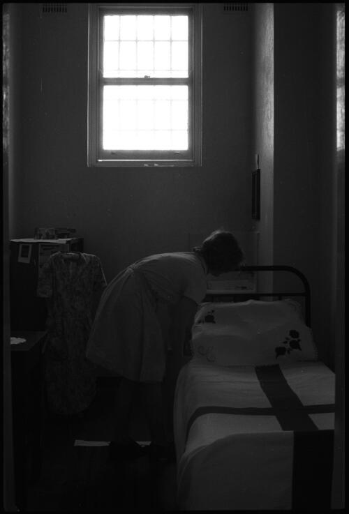 Prisoner making bed in cell, State Reformatory for Women, Long Bay, Sydney [1] [picture] / John Mulligan