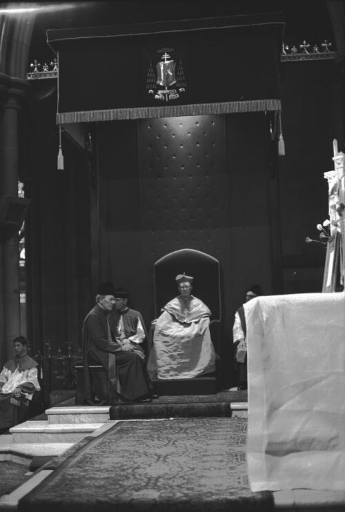 Cardinal Gilroy seated in the cathedral at St. Mary's Cathedral for St. Patrick's Day Mass and Mass celebrating the jubilee of his succession to the See of Sydney, 17 March 1965 [1] [picture] / John Mulligan