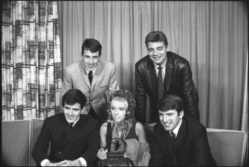 The musical group "The Bachelors" posed with an unidentified woman and an unidentified man, Sydney, 27 September 1965 [3] [picture] / John Mulligan