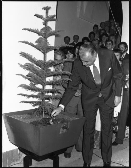 Gough Whitlam turning the turf in a potted tree in front of crowd at the opening of Roxy Theatre, Hoyts, George Street, Parramatta, 1976 [1] [picture] / John Mulligan