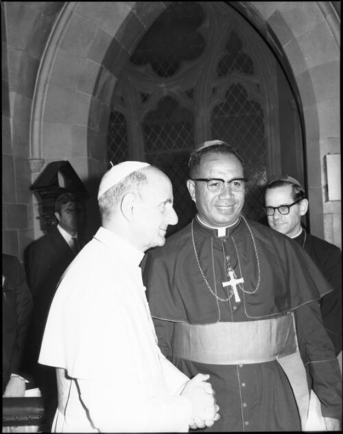 Pope Paul VI with Pio Taofinu'u SM, Bishop of Apia at St. Mary's Cathedral during his visit to Australia, 1 December 1970 [picture] / John Mulligan