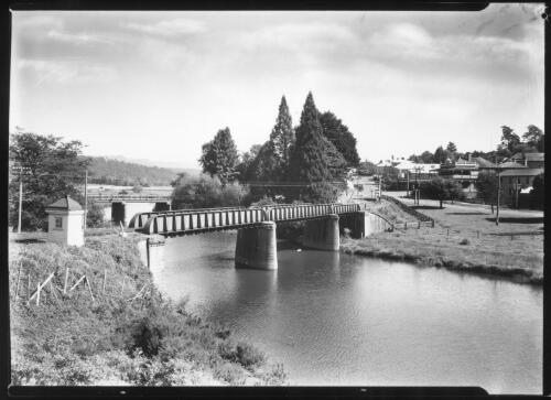 Deloraine - a general view form railway [picture] / Spurling