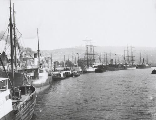 Launceston Wharf from Victoria Bridge [picture] / Spurling
