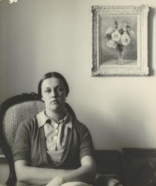 Portrait of Nora Heysen, 9th March,1939, [2] [picture] / Harold Cazneaux