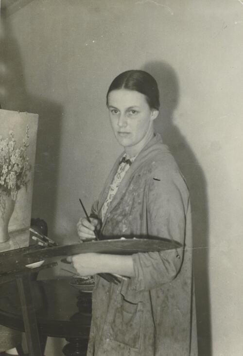 Nora Heysen with palette and easel [picture]
