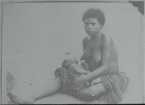 A mother feeding her baby (given to us by Professor Sir Edward Ford from his 1938 collection) Environs of Mapamoiwa, D'Entrecasteaux Islands, Papua New Guinea, 1956 [picture] / Terence and Margaret Spencer