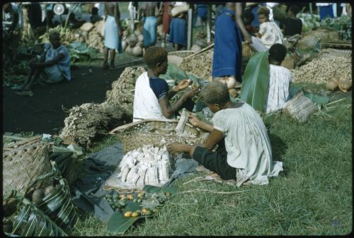 Lime seller at the native market Rabaul, New Britain, Papua New Guinea, 1960-1961 [picture] / Terence and Margaret Spencer