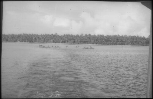 Approaching the islands, distant view Carteret Islands, Papua New Guinea, 1960 [picture] / Terence and Margaret Spencer