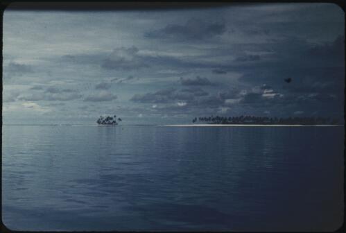 Islands of the atoll's ring (3) Mortlock Islands, Papua New Guinea, 1960 [picture] / Terence and Margaret Spencer