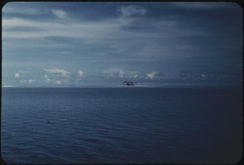 Islands of the atoll's ring (4) Mortlock Islands, Papua New Guinea, 1960 [picture] / Terence and Margaret Spencer