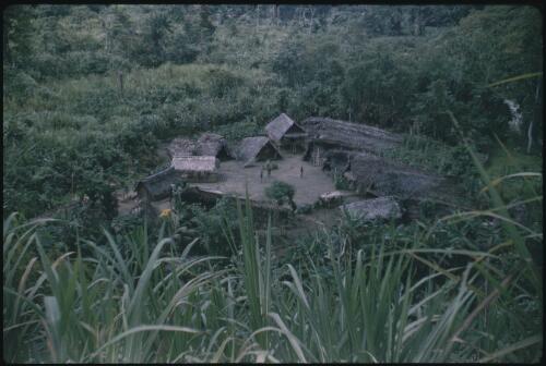 Villages near Maprik (2) Papua New Guinea,1959 [picture] / Terence and Margaret Spencer
