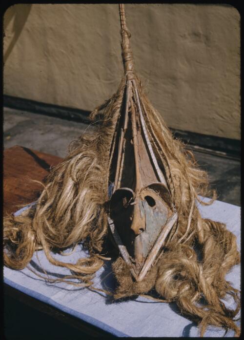 Mask (1) Papua New Guinea [picture] / Terence and Margaret Spencer