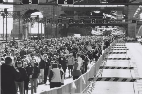 Huge crowd on Sydney Harbour Bridge during the Walk for Reconciliation, Corroboree 2000, [2] [picture] / Loui Seselja