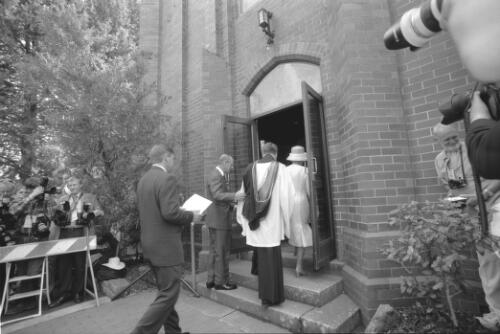 [The Queen and Prince Philip enter St Paul's Church, Manuka, A.C.T., 2000] [picture] / Loui Seselja