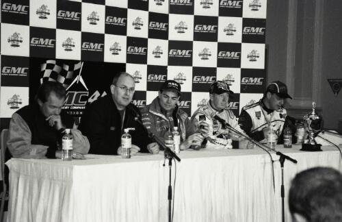 [Officials addressing the audience, GMC 400 V8 Supercar Series 2000, Canberra, 9-11 June 2000] [picture] / Loui Seselja