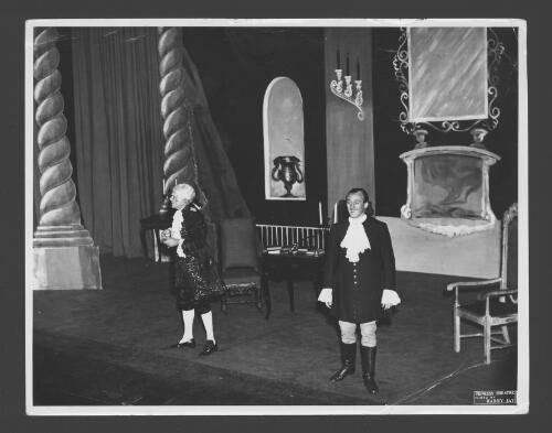 [Laurie Payne in an opera production, Princess Theatre, Melbourne, 1951?] [picture] / Harry Jay