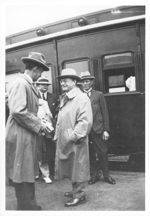 [Portrait of Leopold Amery, Secretary of State for Dominion Affairs, speaking to a man at a railway station during his visit to Australia, 1927-1928] [picture]
