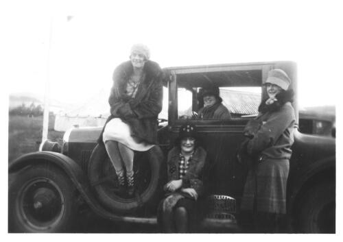 [Portrait of four women, with a car, during the 1927-1928 visit to Australia by Leopold Amery, British Secretary of State for Dominion Affairs] [picture]