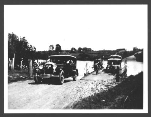 [Cars crossing a river by punt during the visit to Australia of Leopold Amery, British Secretary of State for Dominion Affairs, 1927-1928] [picture]