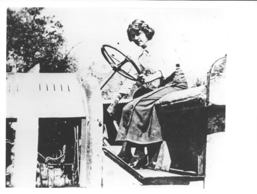 [Portrait of Mrs Arden driving a Leyland rubber tyred lorry, ca. 1913] [picture]