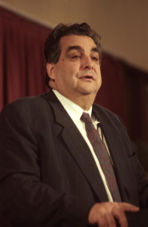Collection of portraits of Abel Aganbegyan addressing the National Press Club, Canberra, 3 October, 1990 [picture]/ [National Library of Australia]
