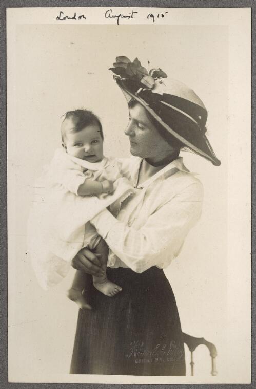 [Portrait of Nettie Palmer with baby Aileen, August 1915] [picture] / Harold Moyse