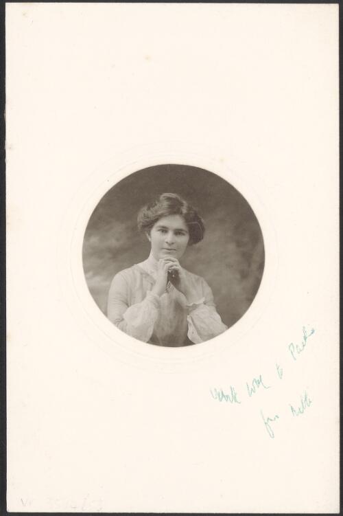 [Portrait of Nettie Palmer (then Nettie Higgins), 1912] [picture]