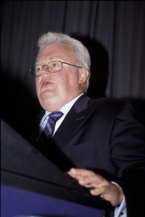 Collection of portraits of Graham Richardson addressing the National Press Club, Canberra, 30 August 2000 [picture] / Andrew S. Long