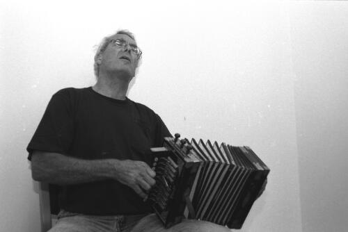 [Portrait of Dave de Hugard playing the accordion, 2001] [picture] / Greg Pook